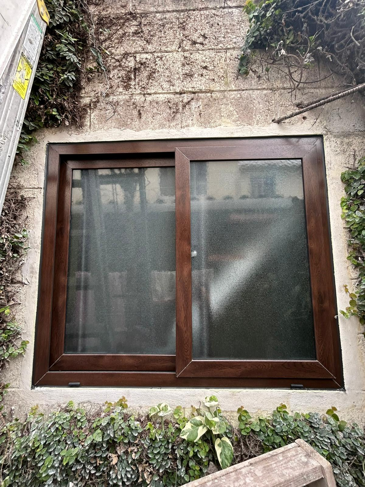 Ventana Corrediza PVC color madera